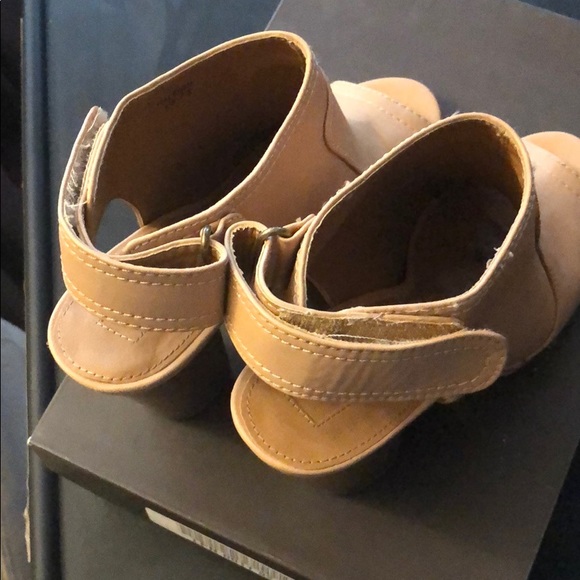 Beige shoes , heels - Picture 3 of 7